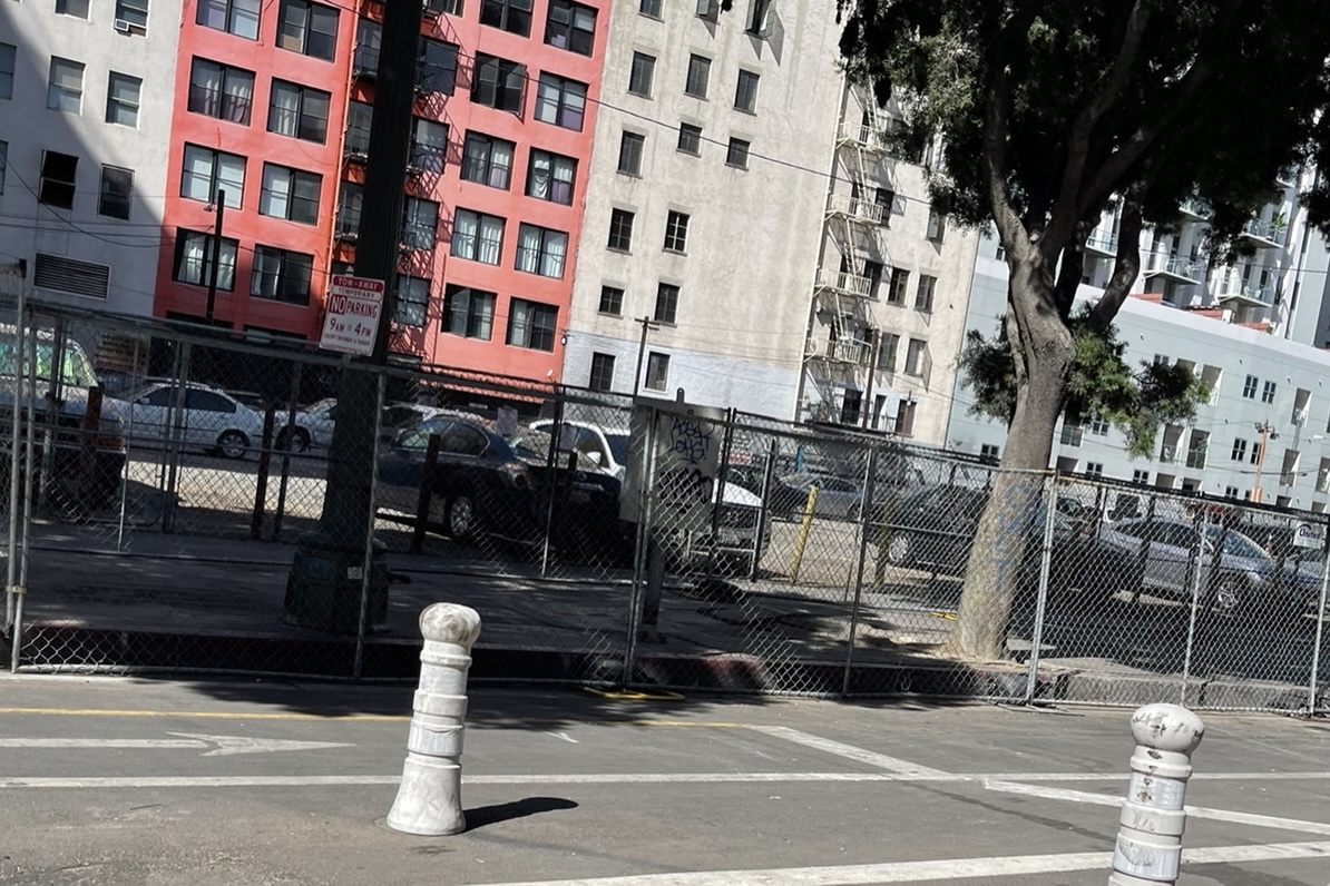 unhoused main 6th