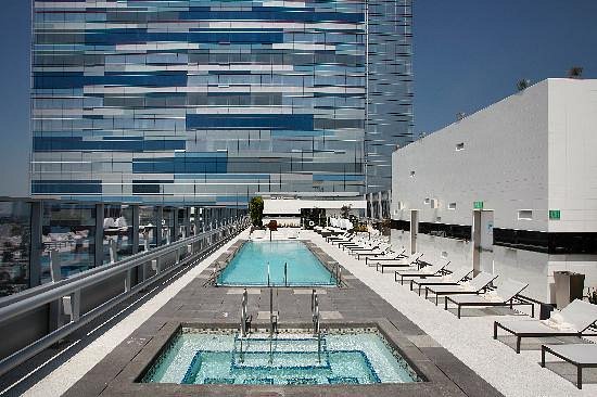 10 Greatest DTLA Rooftop Pools Making a Splash