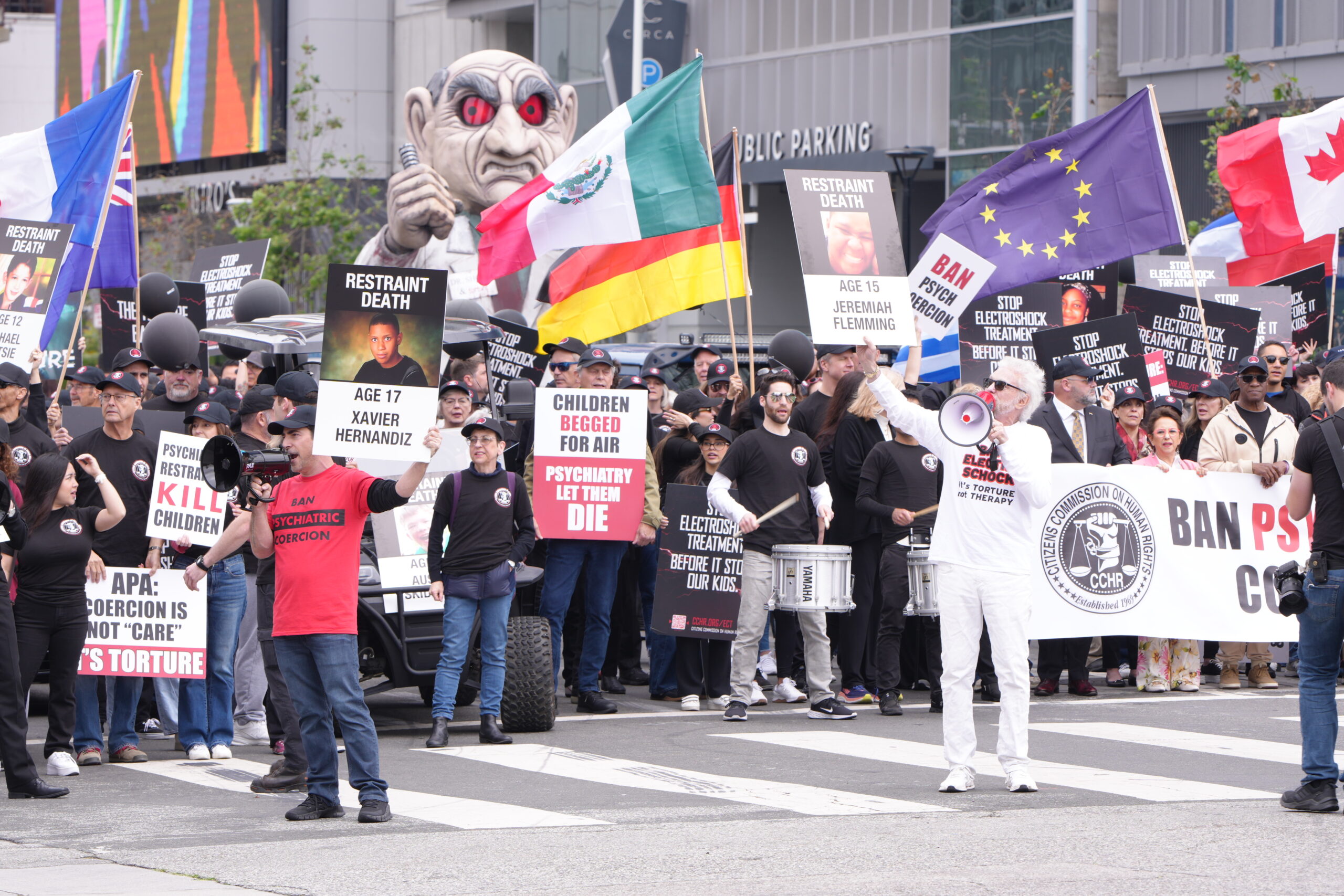 The Mind Field: Citizens Commission on Human Rights Clash with American Psychiatric Association Outside Convention Center