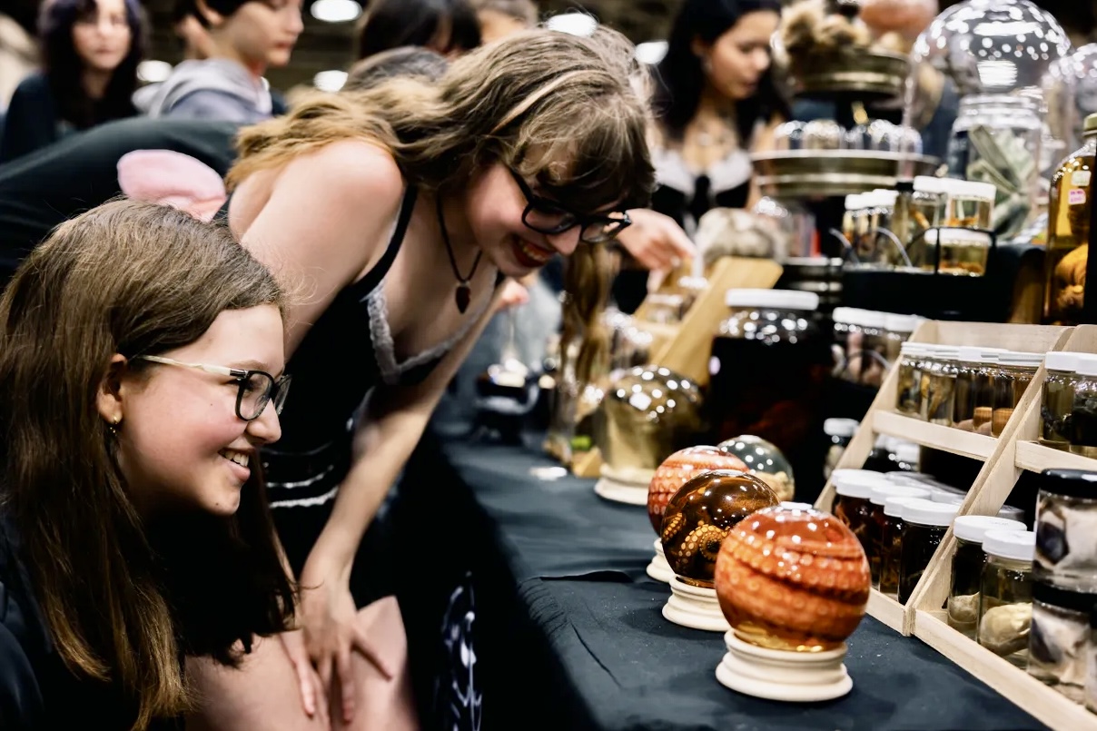 Oddities Show Brings Strange and Unusual Treasures to Downtown Los Angeles Convention Center