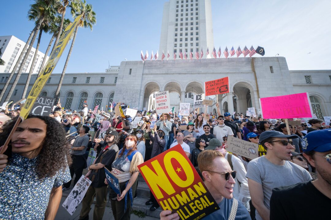 ICE Under Pressure: Gary Leonard’s Photo Journalist Review of Weekend of Resistance ICE Under Pressure: Gary Leonard’s Photo Journalist Review of Weekend of Resistance