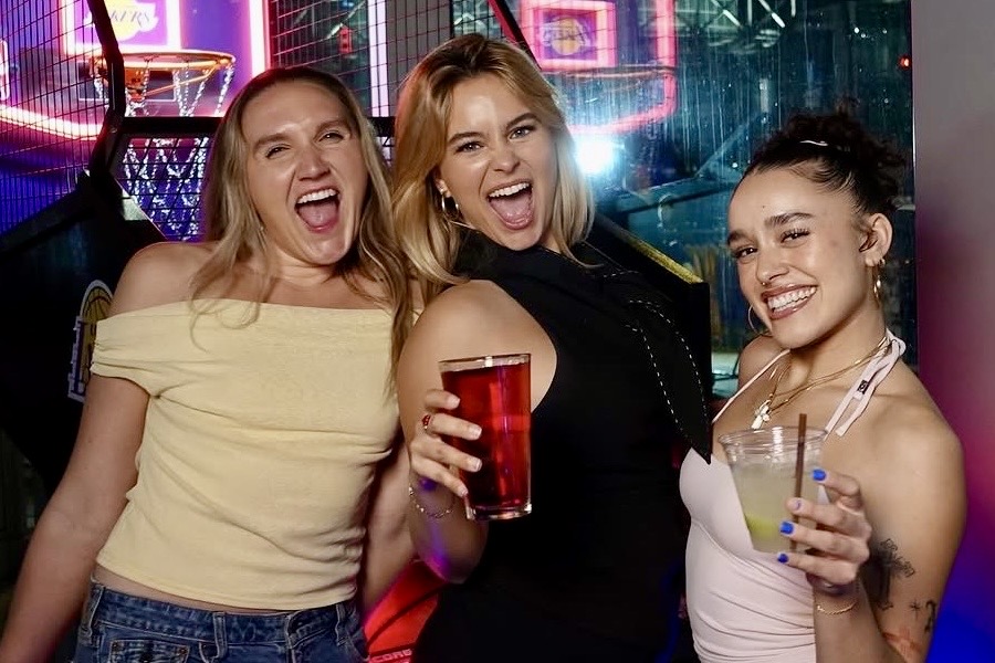 DTLA Home for the Holidays: 10 Great Reasons Why 33 Taps Stays Winning!